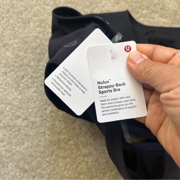 1-22 NWT Size L Lululemon Strappy Back Sports Bra Black - Picture 9 of 10